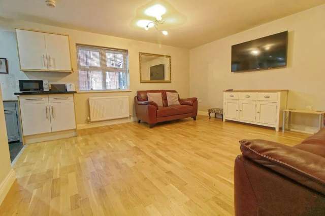 2 bedroom ground floor flat for sale