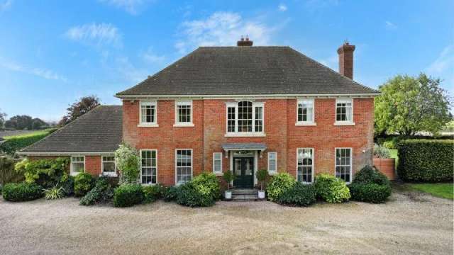 5 bedroom detached house for sale