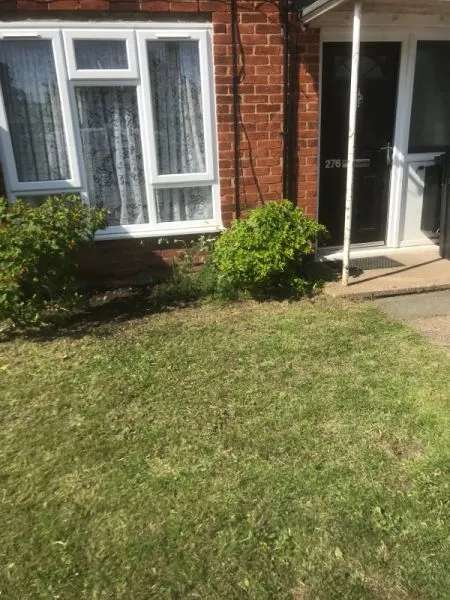 2 Bedroom Terrace House Near M11 with Garden