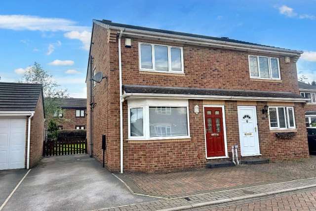 House For Sale in Wakefield, England