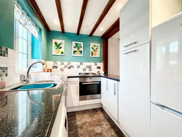 Terraced house For Rent in Cheltenham, England