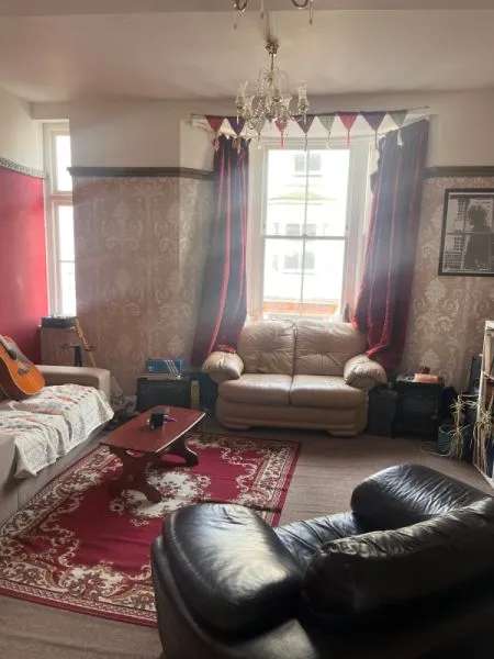 Flat For Rent in Wealden, England