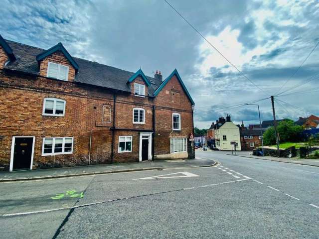 Grade II Listed Property in Ashbourne - Perfect for JCB and Alton Towers