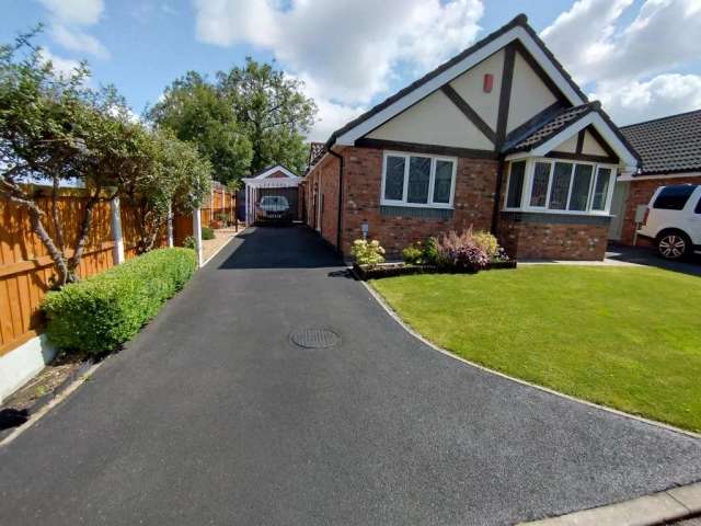 Detached Bungalow with Landscaped Garden and Garage