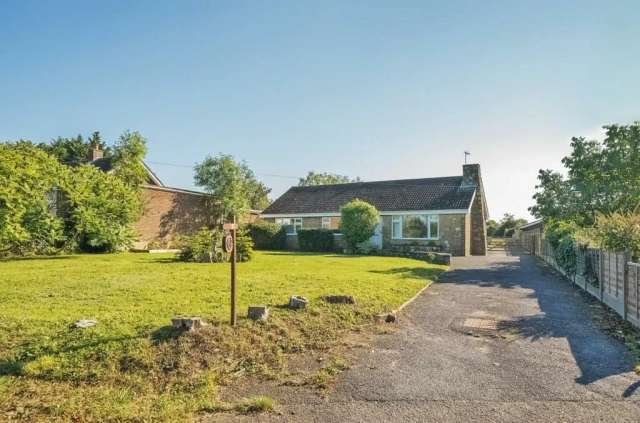 Bungalow For Sale in Clapham, England