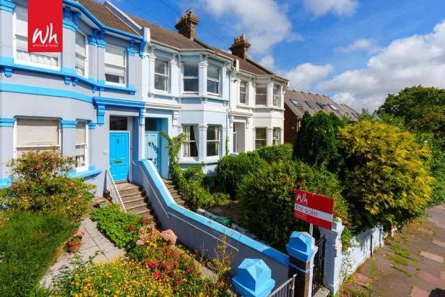 4 bedroom terraced house for sale