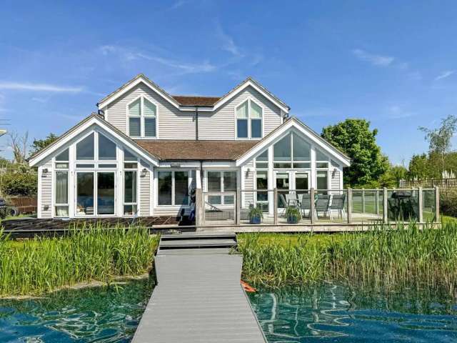 4 Bedroom Lake View Home With Private Jetty Cotswold Water Park