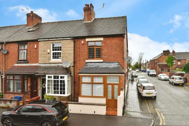 2 Bedroom End Terraced House with Modern Kitchen and Enlosed Garden