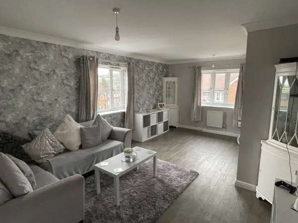 Flat For Rent in Sevenoaks, England