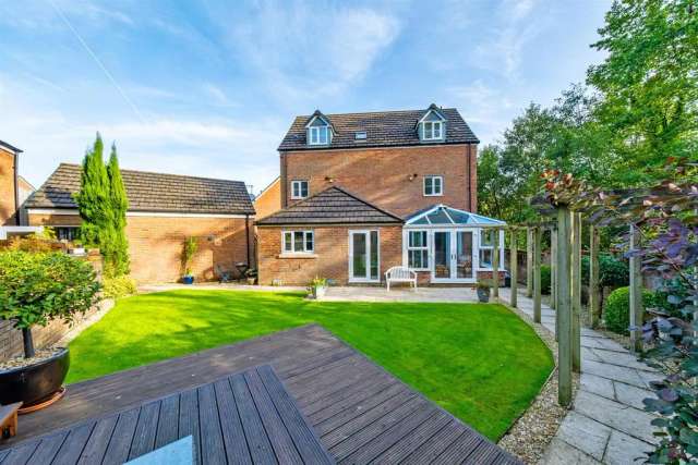 5 bedroom detached house for sale