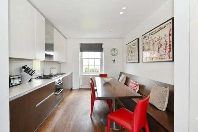 Stunning 4 Bedroom Triplex Apartment in Notting Hill with Garden Square and Tennis Court