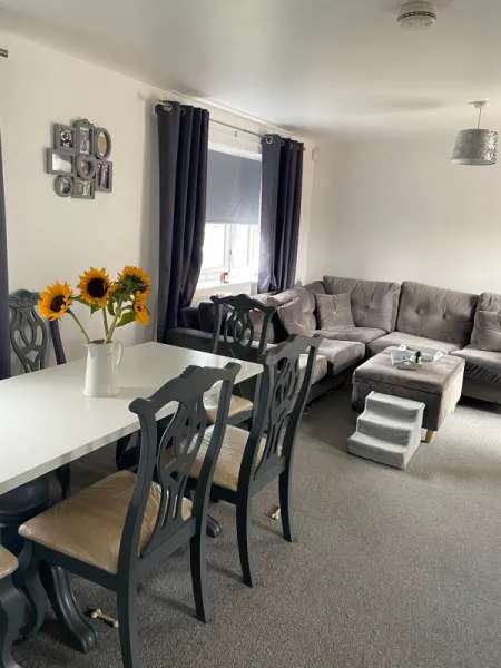 Flat For Rent in Poynton, England