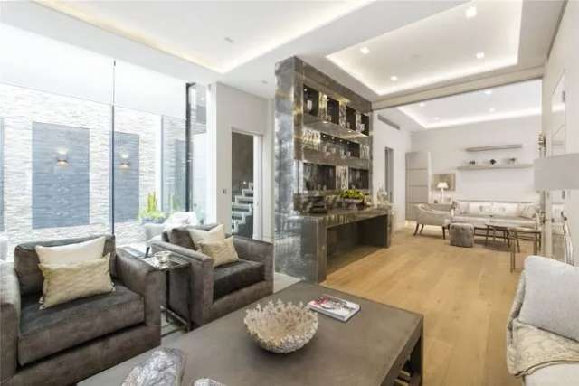 Mews house to rent in Ennismore Gardens Mews, Knightsbridge, London SW7