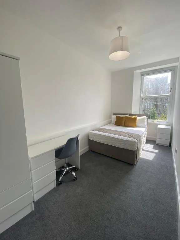 3 bedroom flat to rent