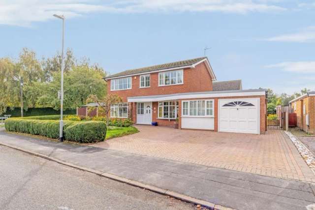 4 bedroom detached house for sale