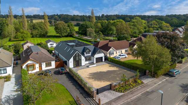 Detached House for sale with 4 bedrooms, Hawkes Mill Lane Allesley Coventry, Warwickshire