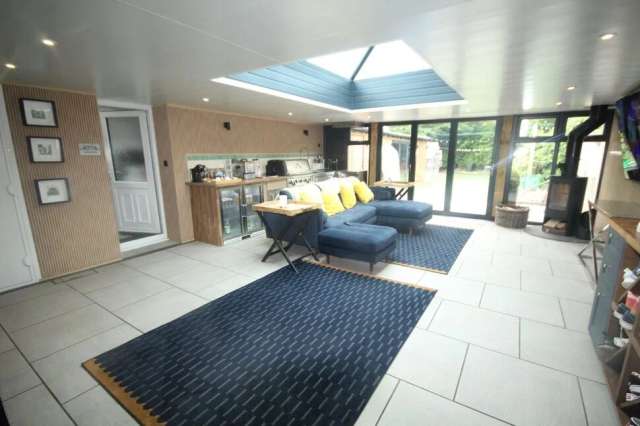 4 Bedroom Detached Home With Stunning Orangery And Large Garden