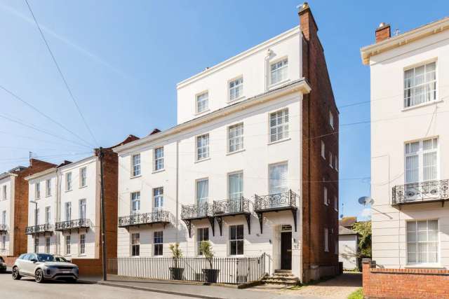 Six Luxury Turnkey Apartments in Grade II Listed Regency Building