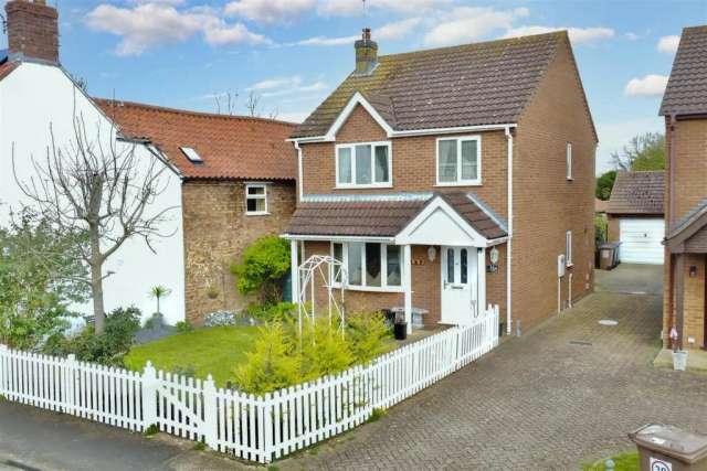 3 bedroom detached house for sale