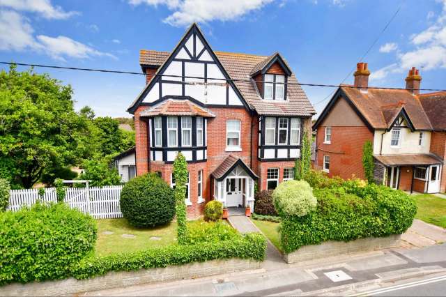 House with additional accommodation for sale with 8 bedrooms, Totland Bay, Isle of Wight