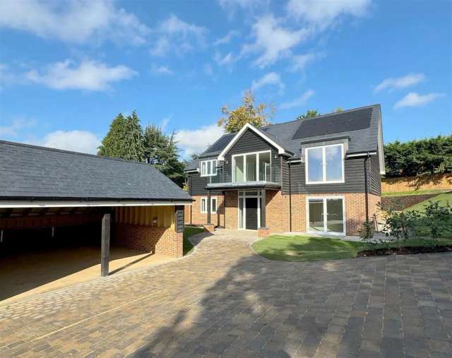 5 bedroom detached house for sale