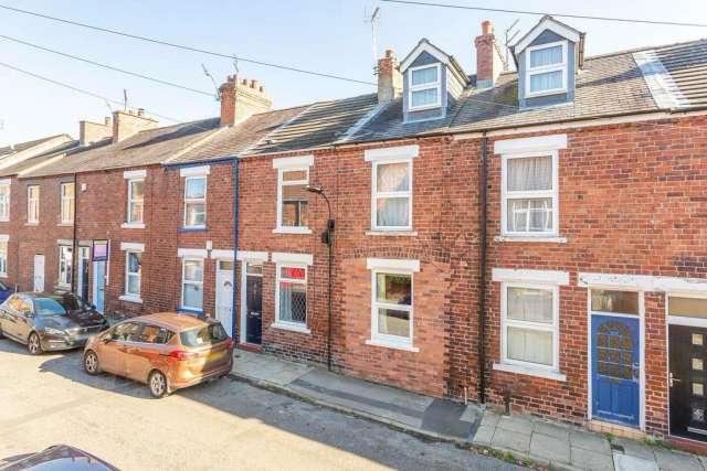 5 bedroom terraced house for sale