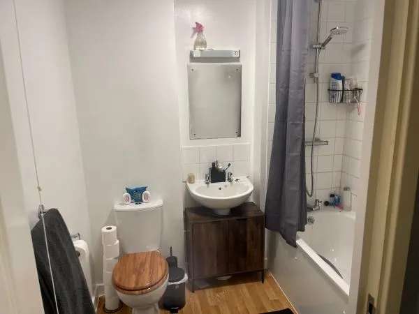 Flat For Rent in East Hampshire, England