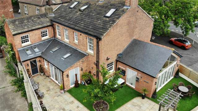 House For Sale in Barnsley, England