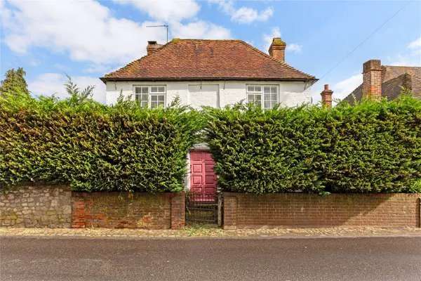 Grade II Listed Cottage with Detached Annexe in Selborne