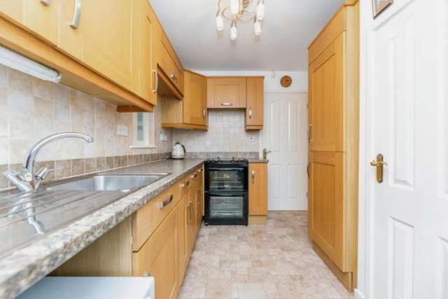 3 Bedroom Semi-Detached House in Chapeltown, Sheffield