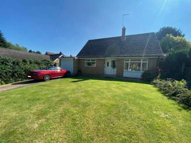 Detached Chalet Bungalow Orton Longueville 3 Bedrooms Garden Garage Driveway