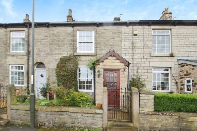 Charming 2 Bedroom Terraced House with Fireplace and Garden