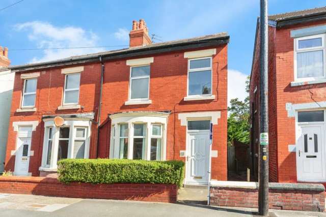 3 Bedroom Semi-Detached House for Sale - Family Home with Two Reception Rooms