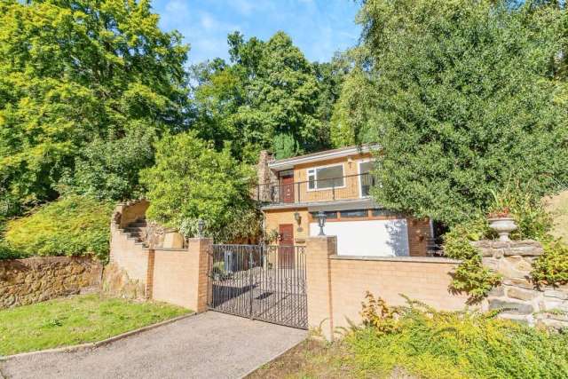 Bungalow For Sale in Leighton Buzzard, England