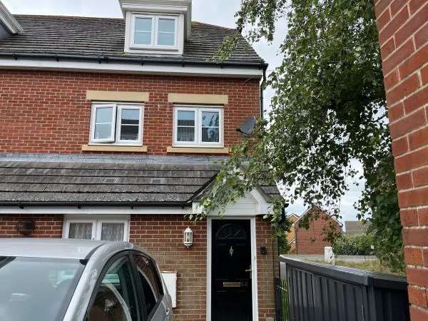 Flat For Rent in East Cowes, England