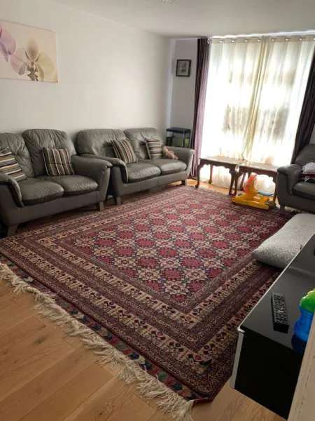 Flat For Rent in Reigate and Banstead, England