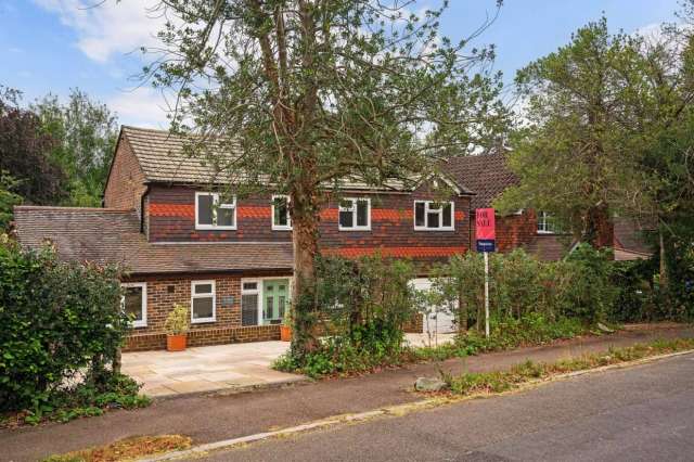 4 Bedroom Detached Family Home in South Nutfield