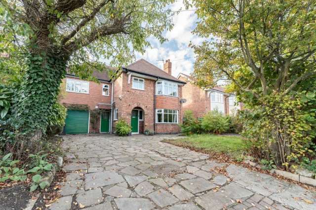 4 Bedroom Detached Family Home in Huntington with Conservatory and Garage