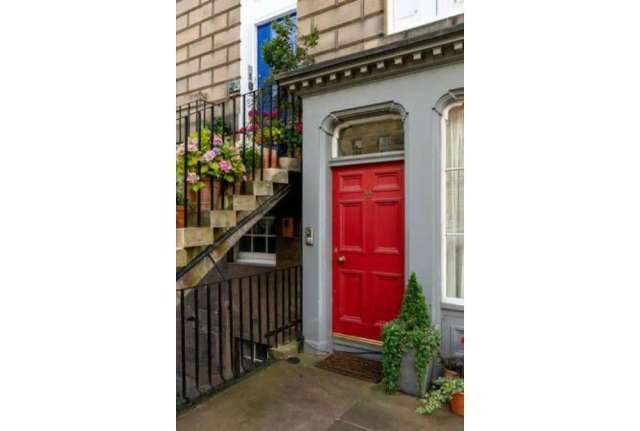 1 bedroom ground floor flat for sale