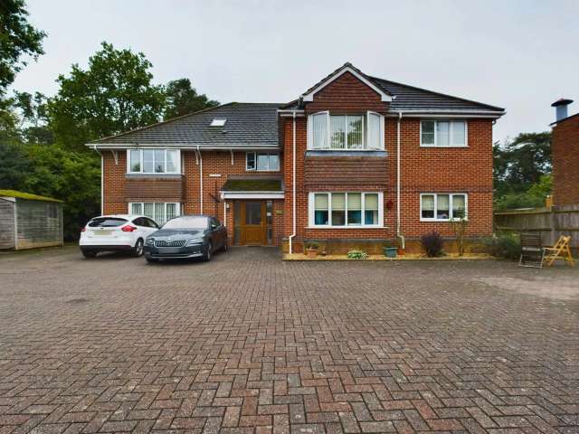 Flat For Sale in Basingstoke and Deane, England