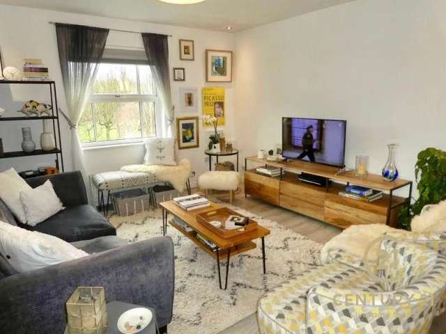 2 bed flat for sale