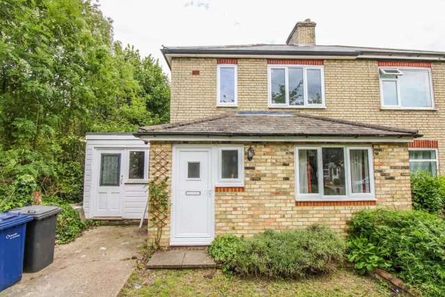 3 bedroom semi-detached house to rent