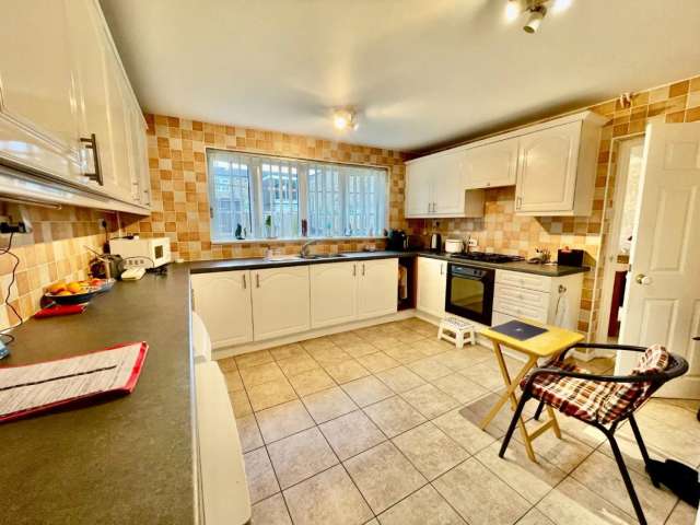 3 bedroom End of terrace house
 For Sale