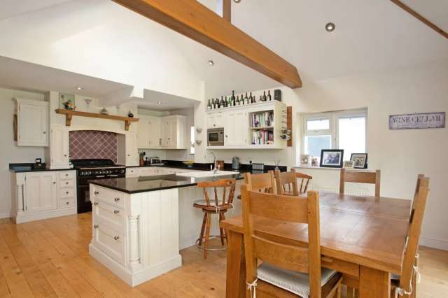 4 Bedroom Detached Home In Chipstead Village Overlooking Countryside