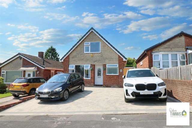 Detached Dormer Bungalow With 3 Bedrooms in Birches Head