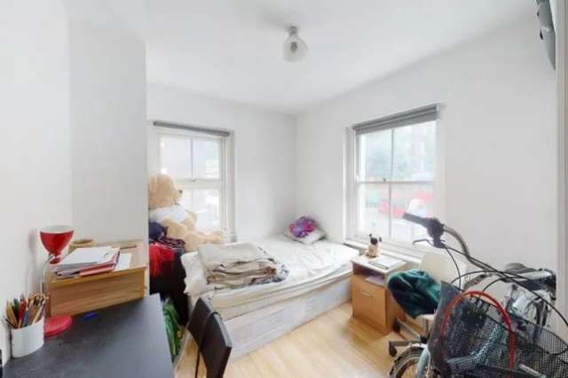 Maisonette to rent in Court Street, London E1