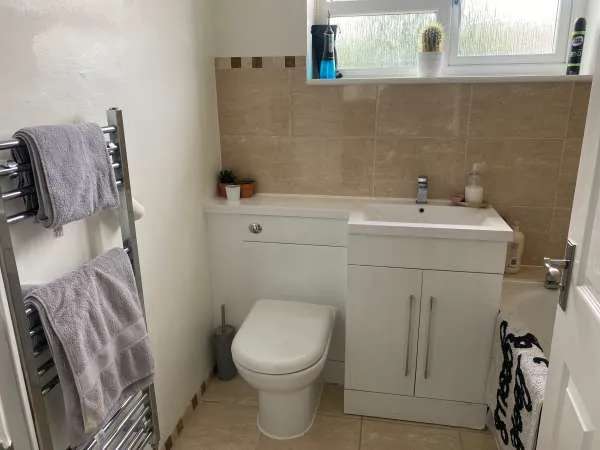 Flat For Rent in Brentwood, England