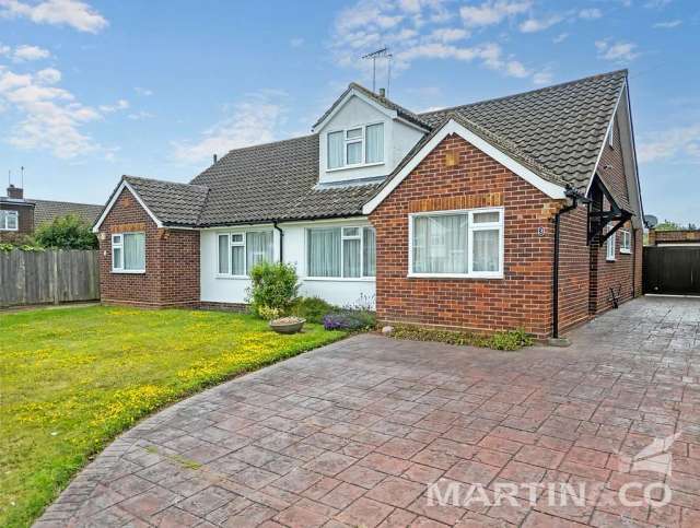 Spacious Semi Detached Chalet Bungalow Chelmsford Ravensbourne Drive