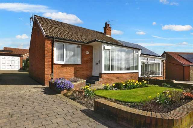 Bungalow For Sale in Leeds, England