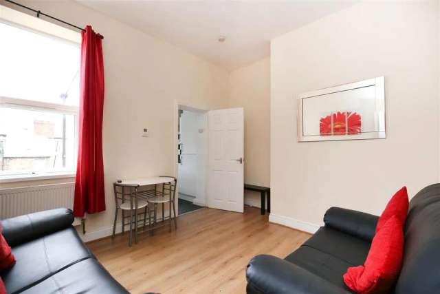 3 bedroom flat to rent